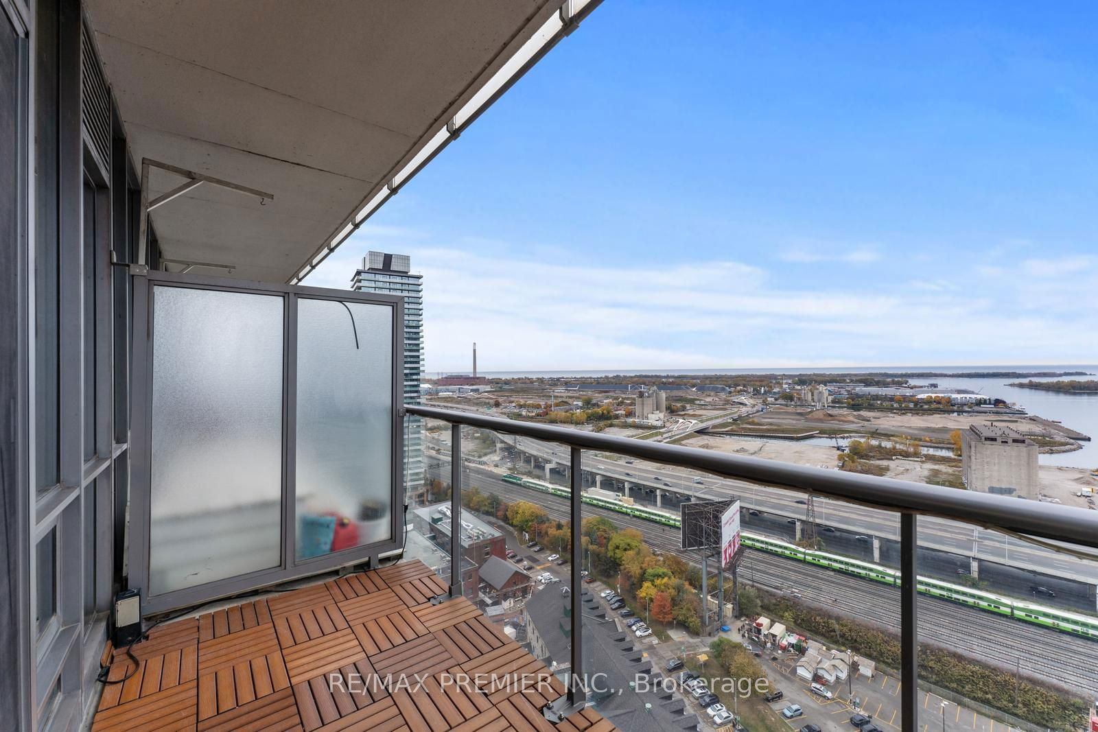 33 Mill St, unit 2506 for sale