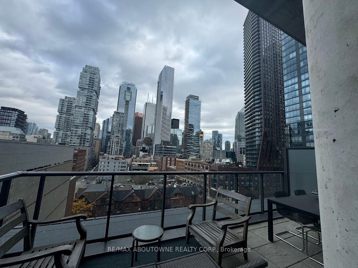 290 Adelaide St W, unit 802 for sale