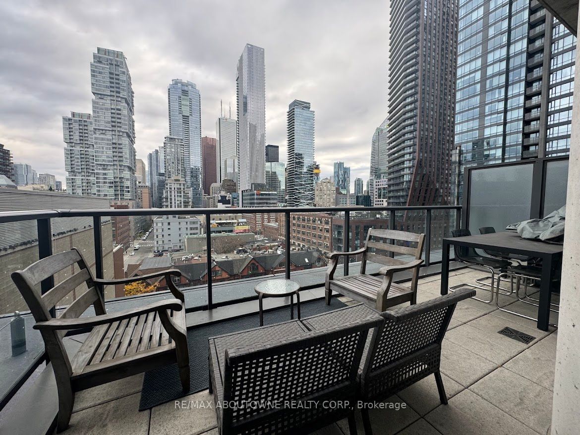 290 Adelaide St W, unit 802 for sale