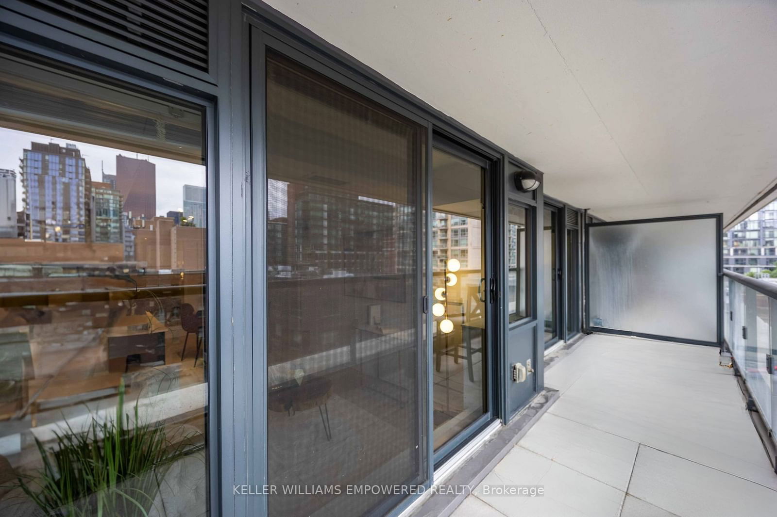 400 Adelaide St E, unit 909 for rent