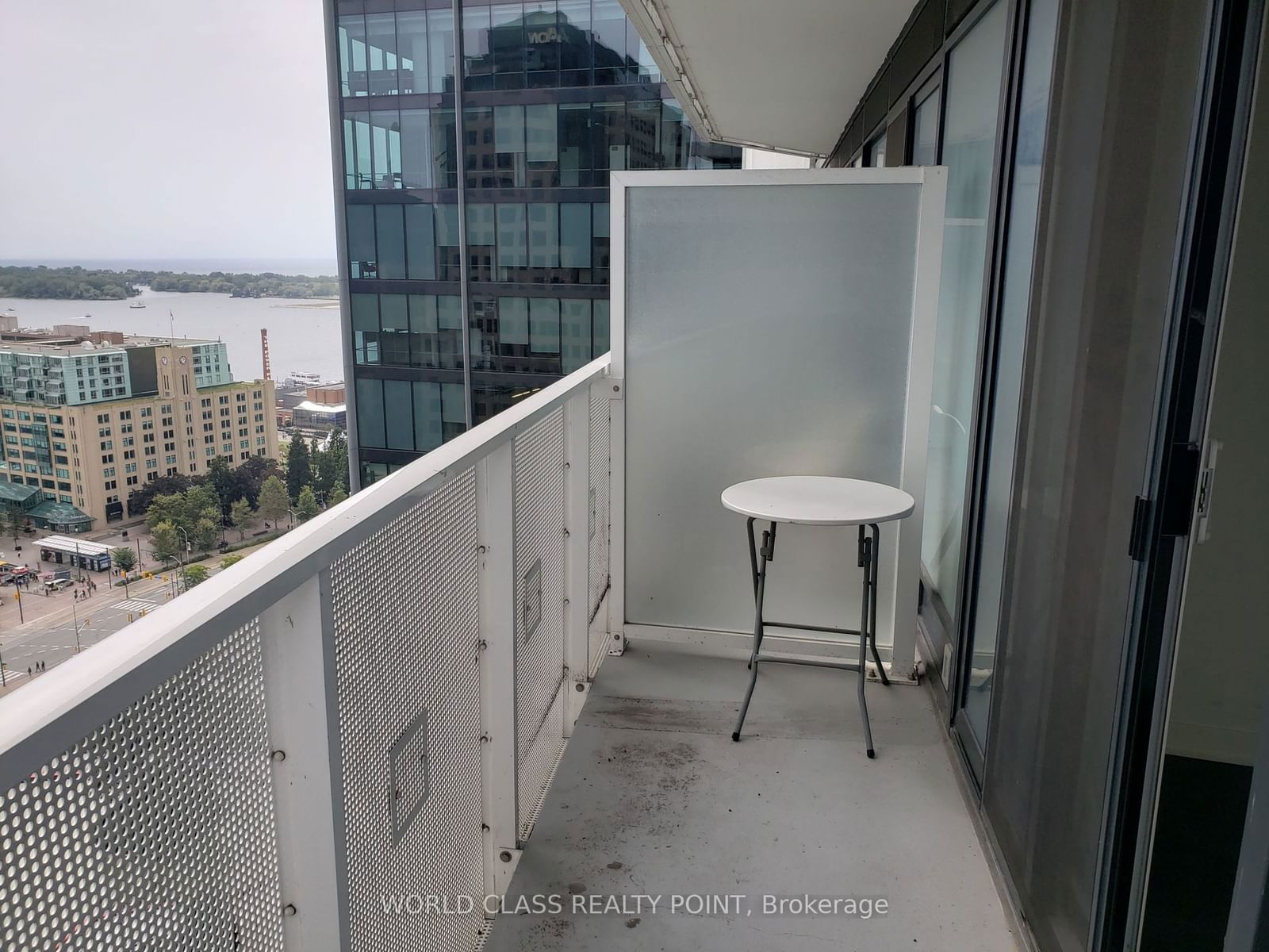 100 Harbour St, unit 2207 for rent