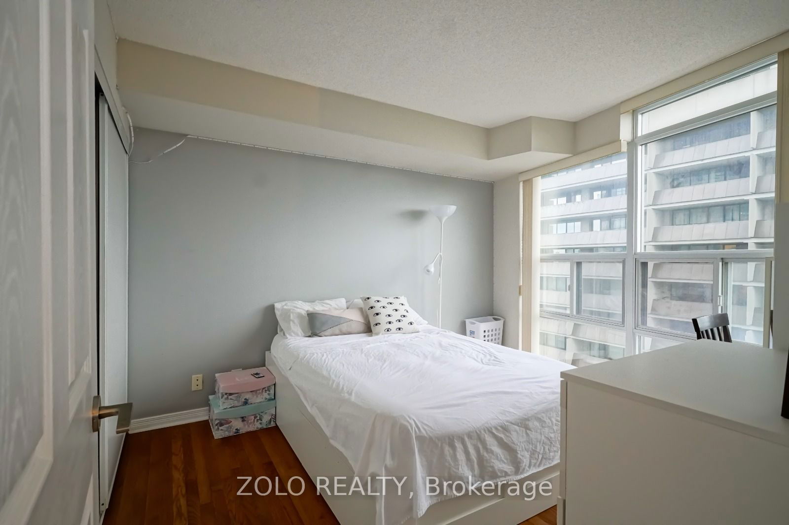 736 Spadina Ave, unit 1404 for rent