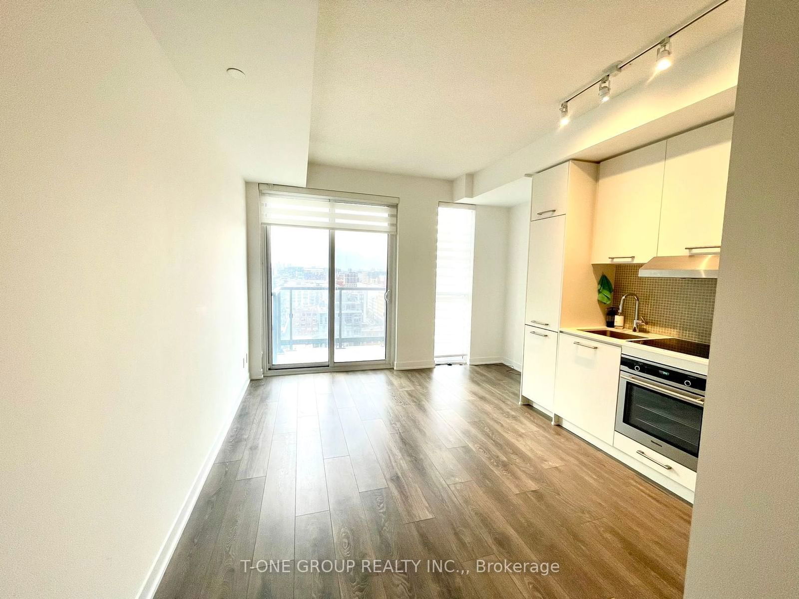 87 Peter St, unit 1803 for rent