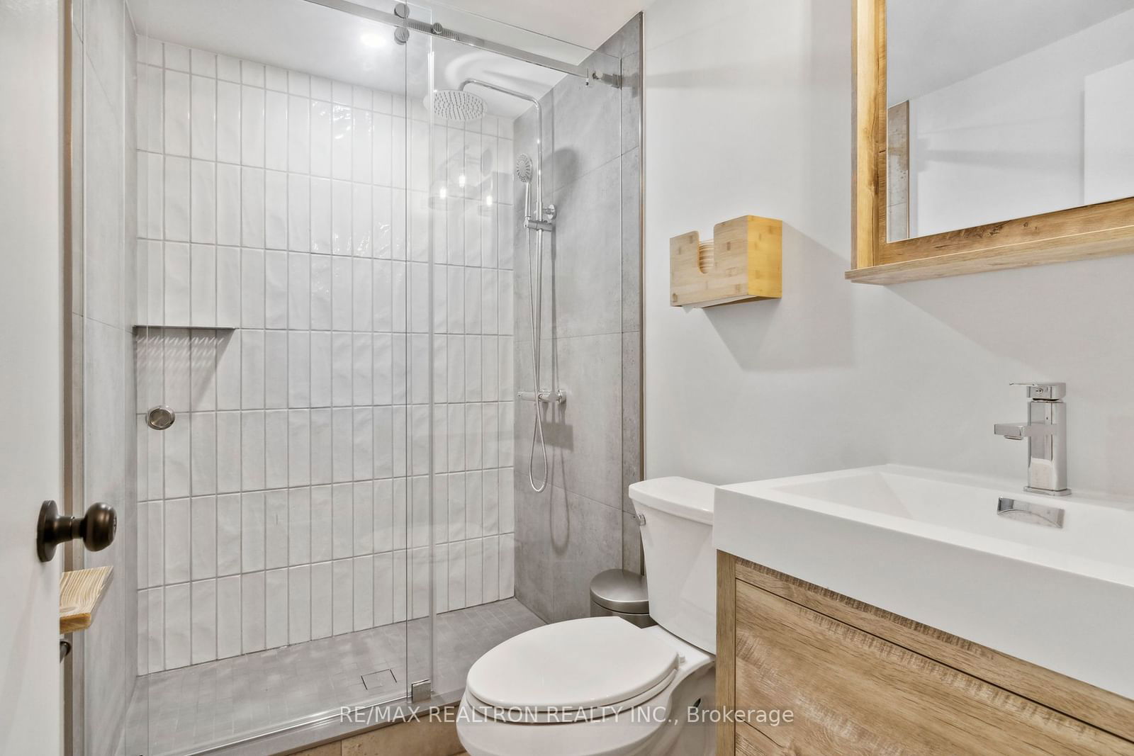 73 Richmond St W, unit L06 for sale