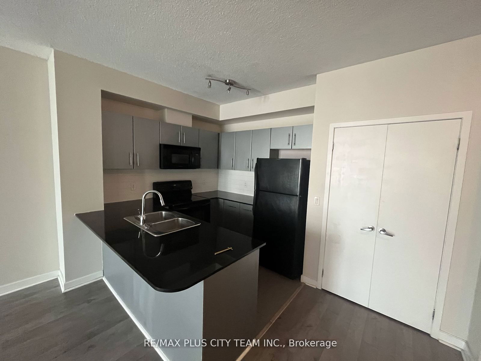 12 Yonge St, unit 2311 for rent