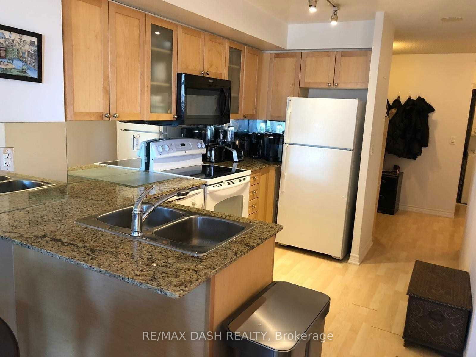 761 Bay St, unit 2210 for rent