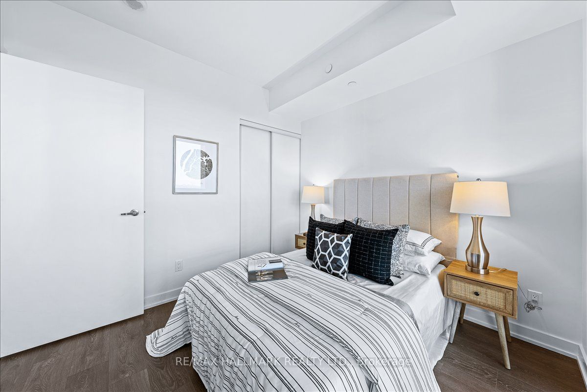 501 St Clair Ave W, unit 1811 for sale