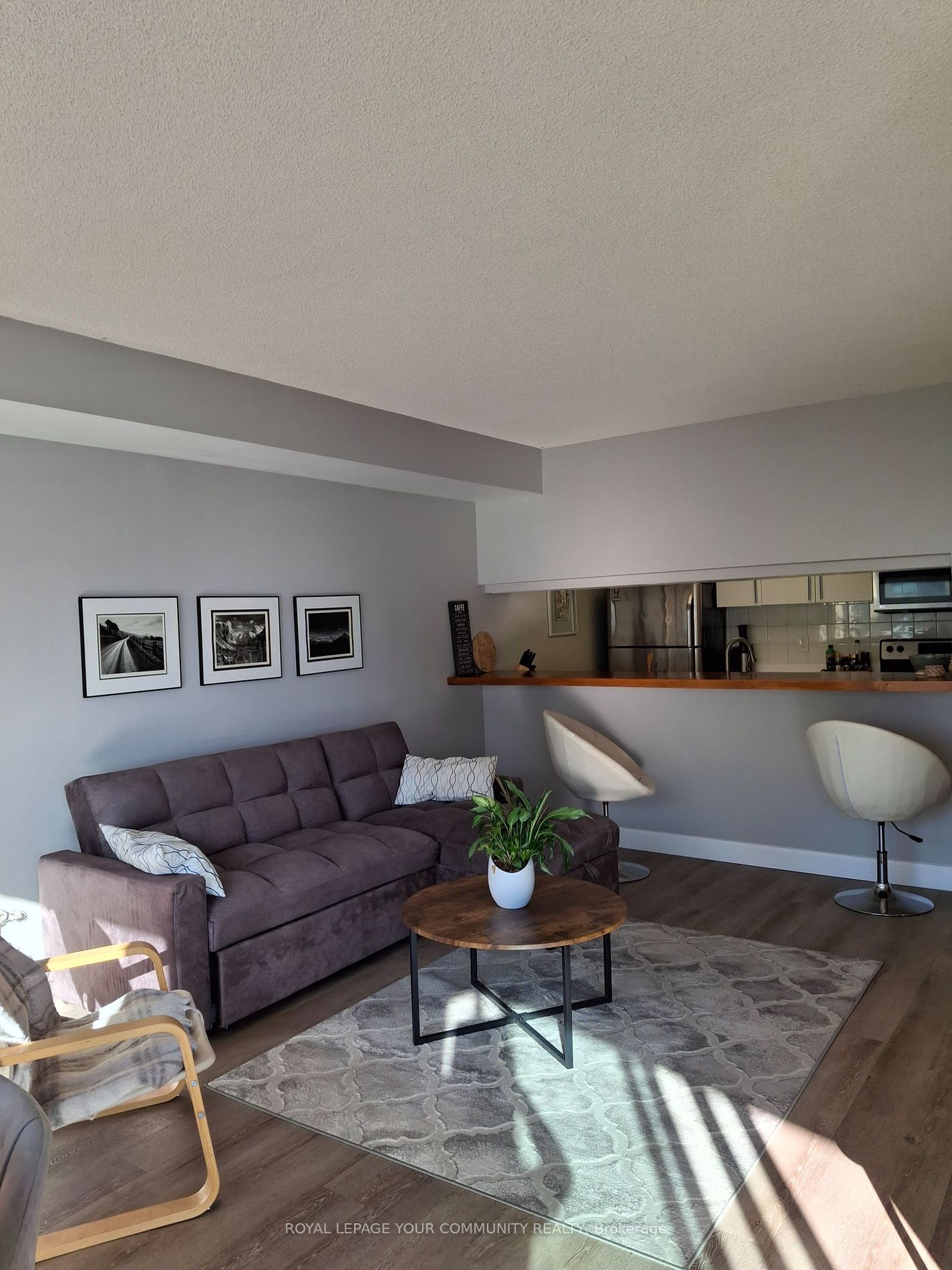 77 Harbour Sq W, unit 809 for sale