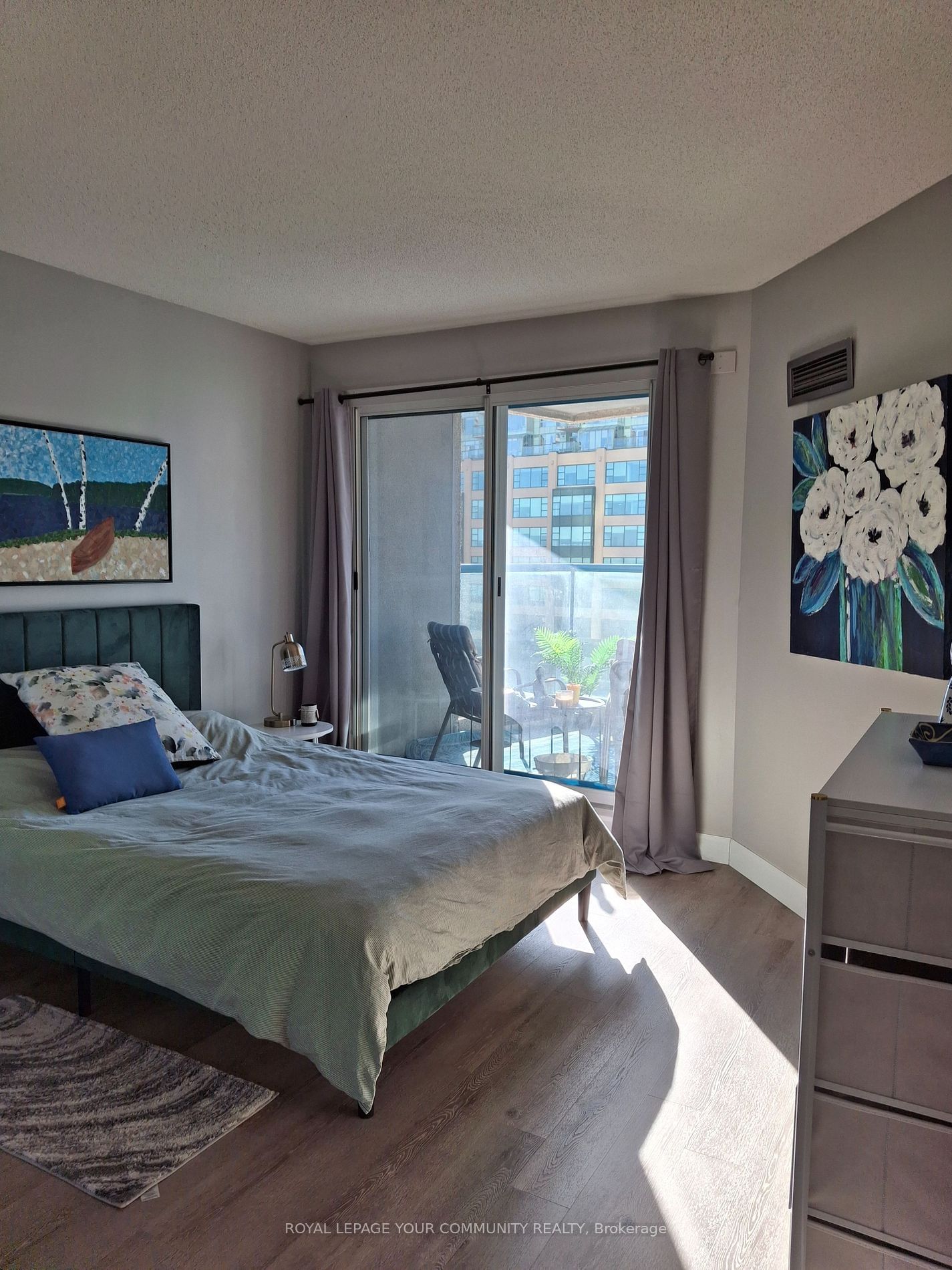 77 Harbour Sq W, unit 809 for sale