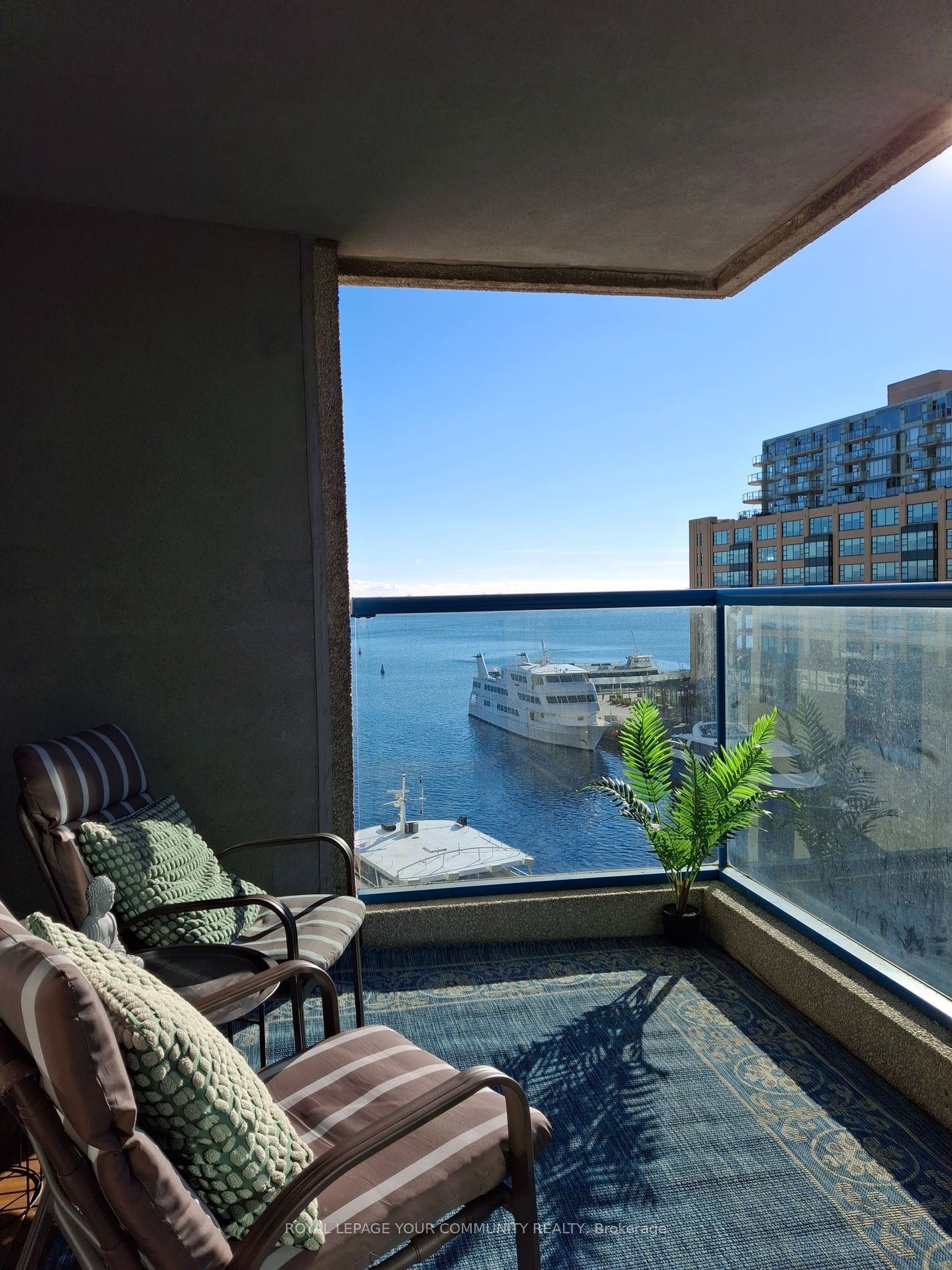 77 Harbour Sq W, unit 809 for sale