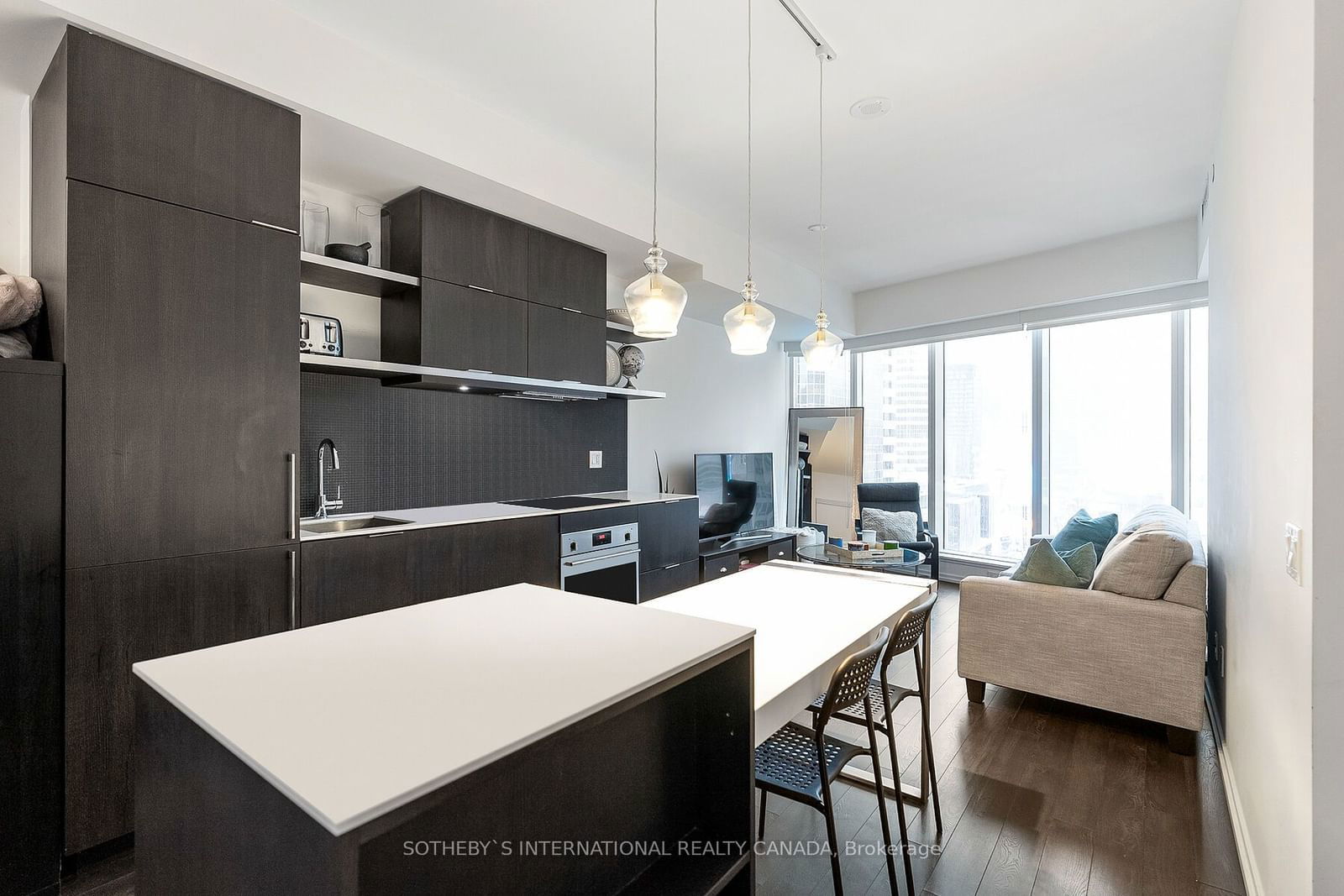 197 Yonge St, unit 1414 for sale