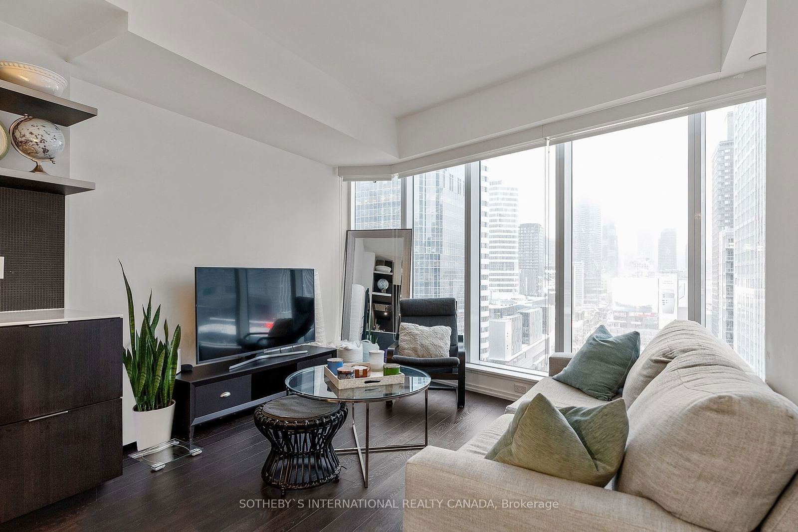 197 Yonge St, unit 1414 for sale