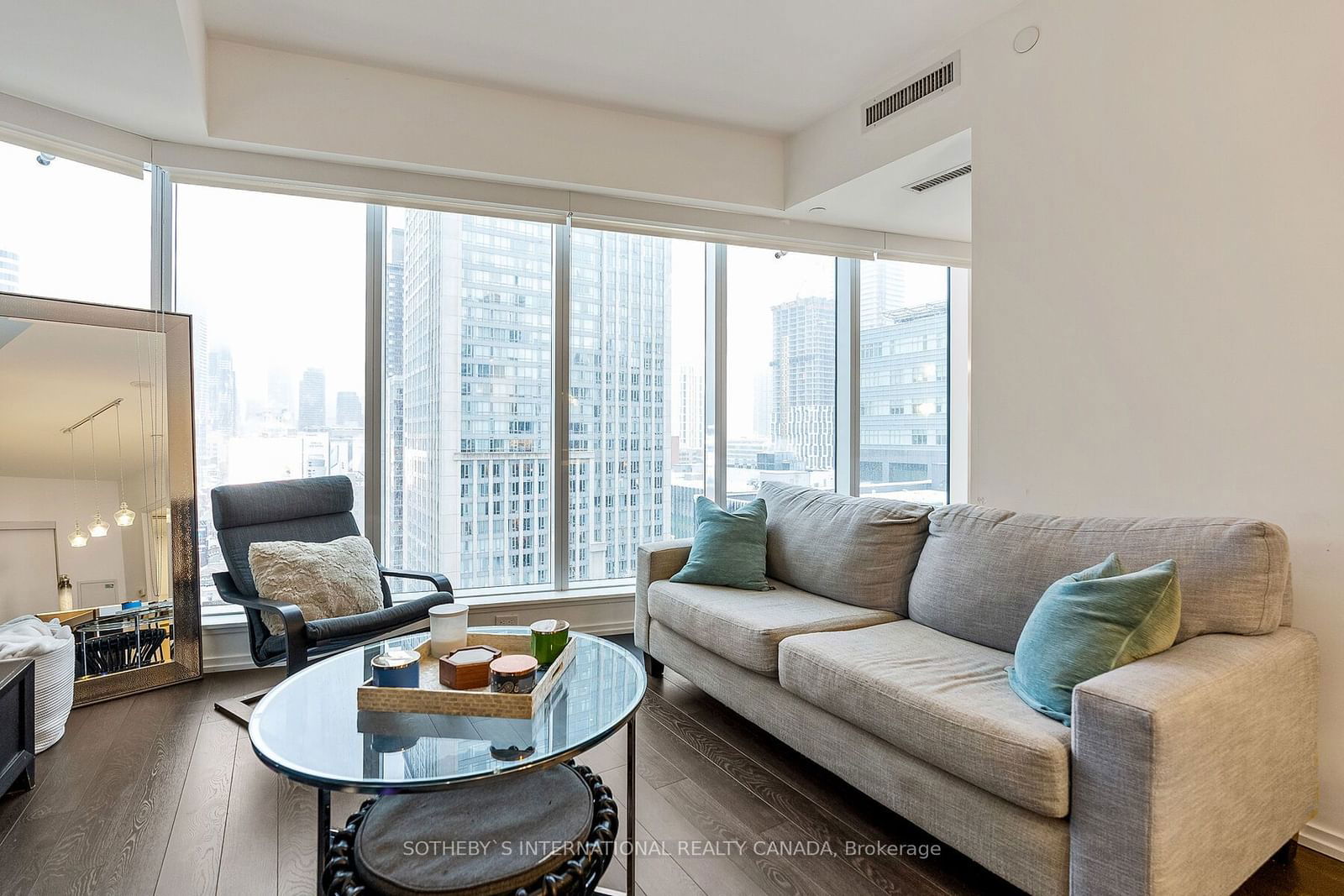 197 Yonge St, unit 1414 for sale