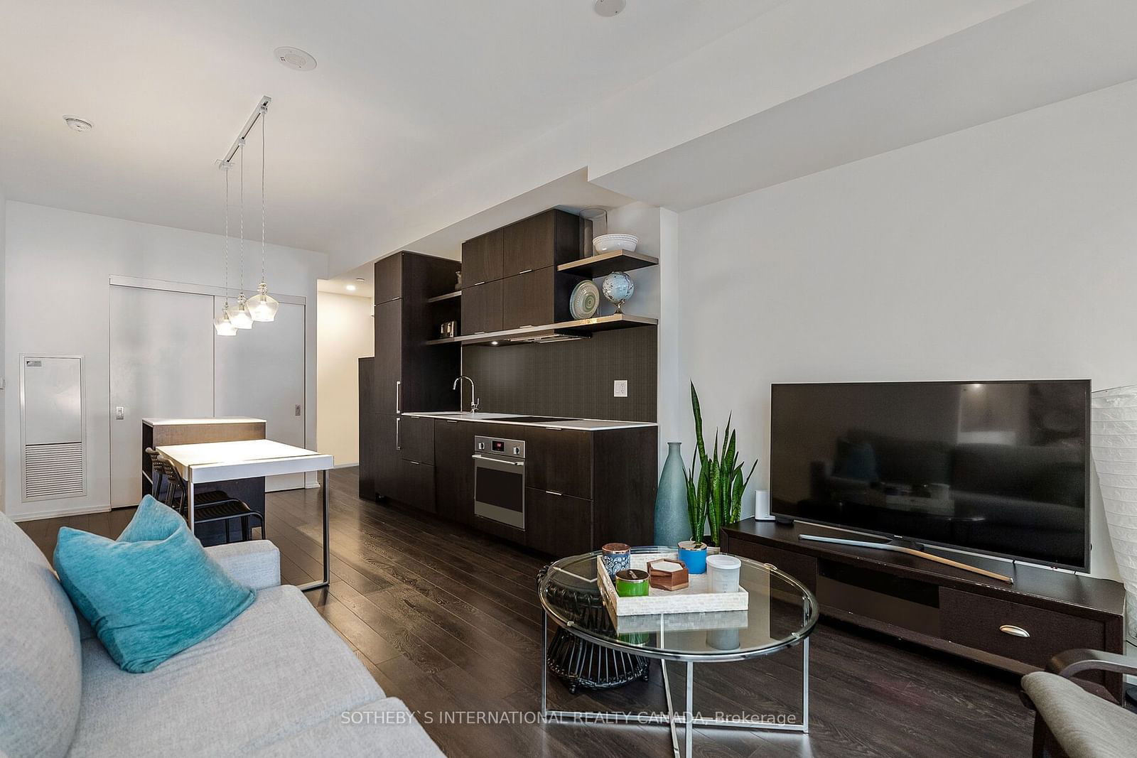 197 Yonge St, unit 1414 for sale