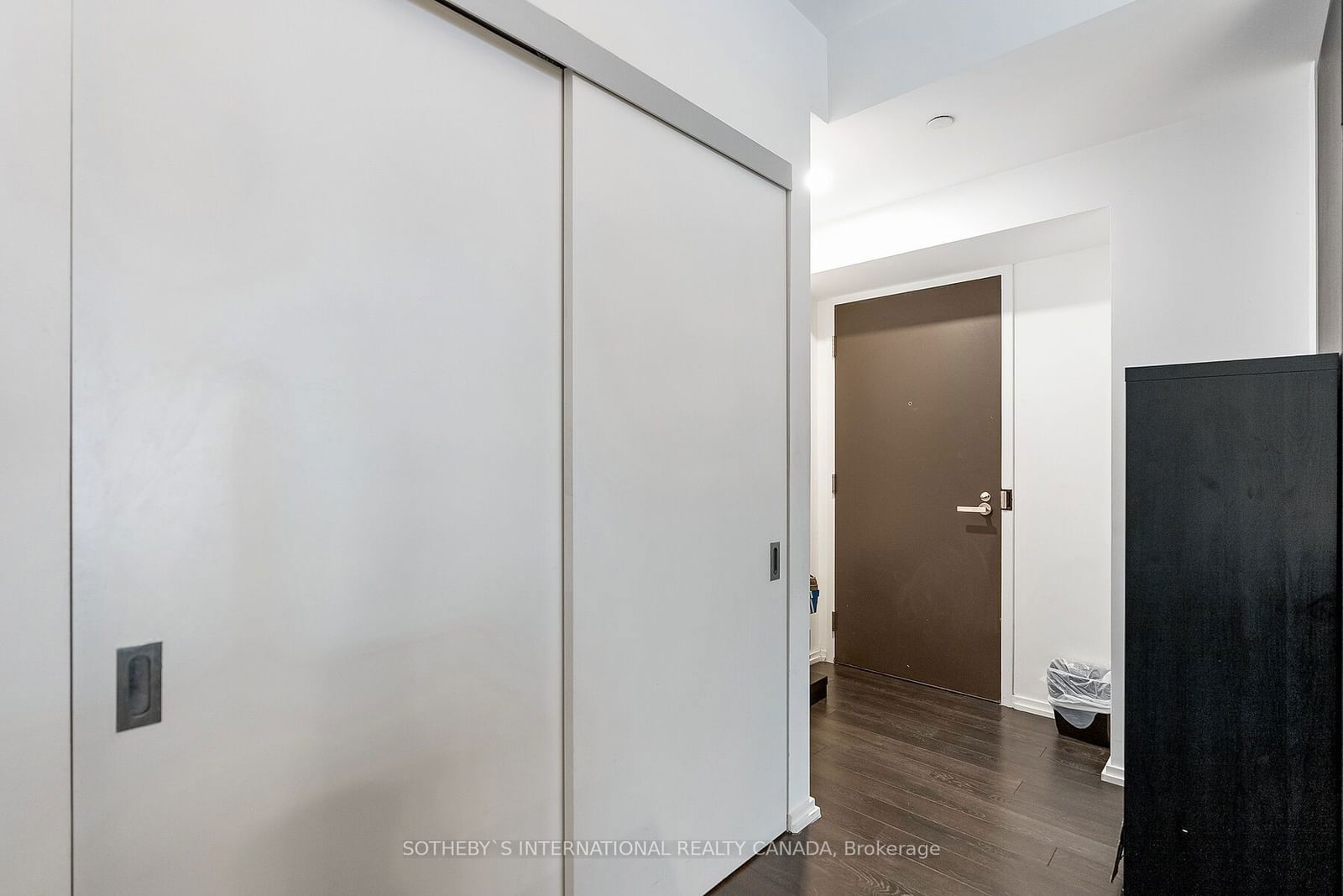 197 Yonge St, unit 1414 for sale