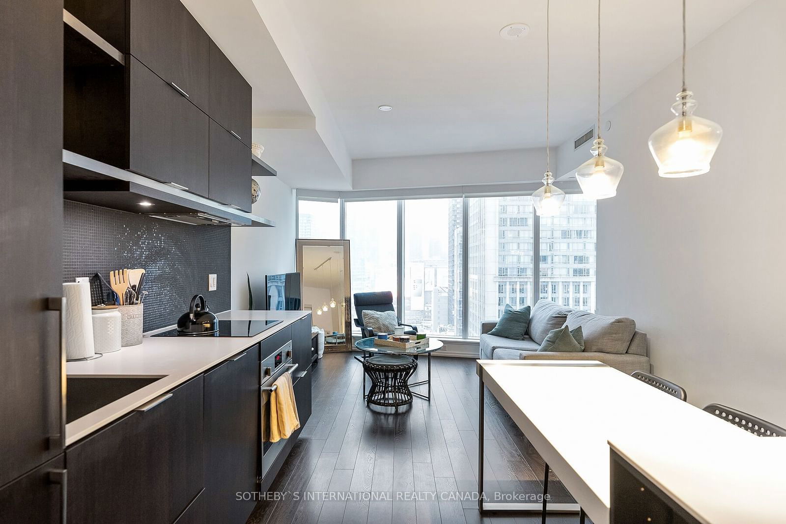 197 Yonge St, unit 1414 for sale