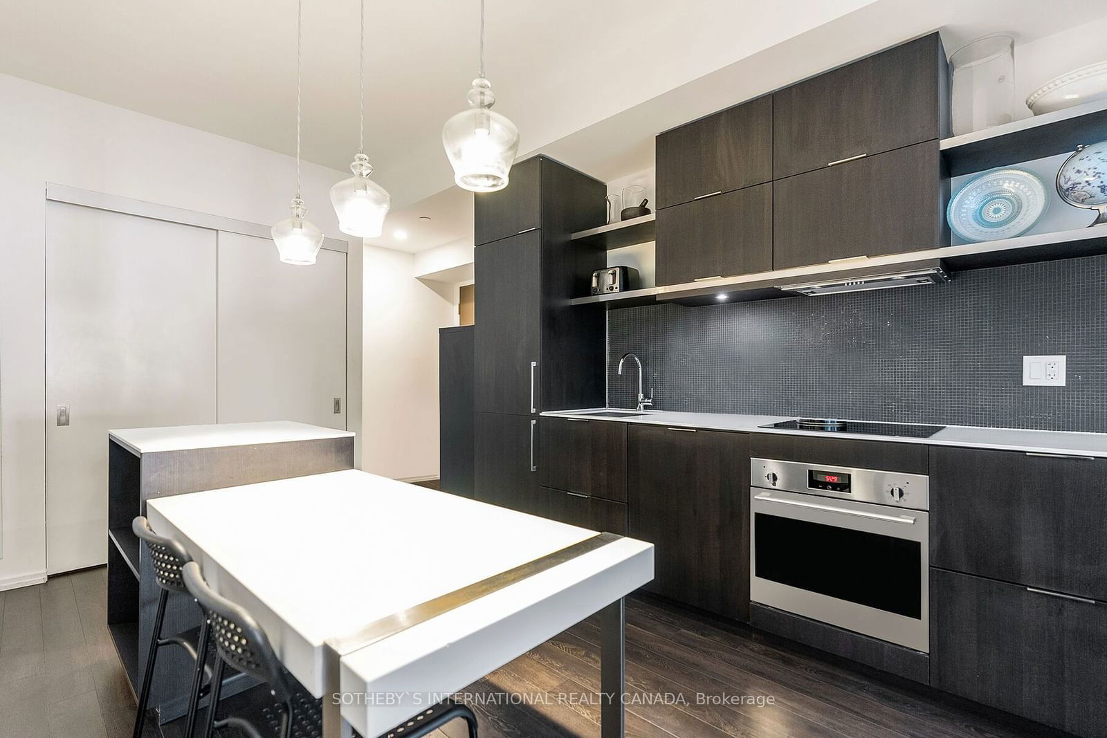 197 Yonge St, unit 1414 for sale