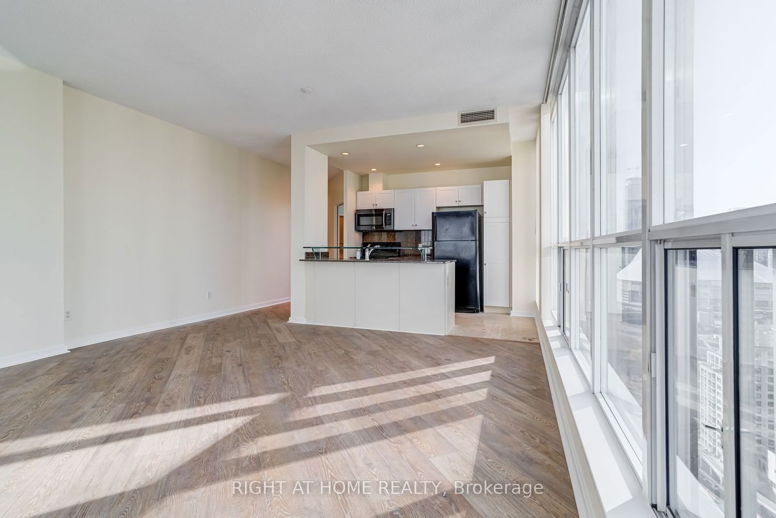 8 York St N, unit 3002 for rent