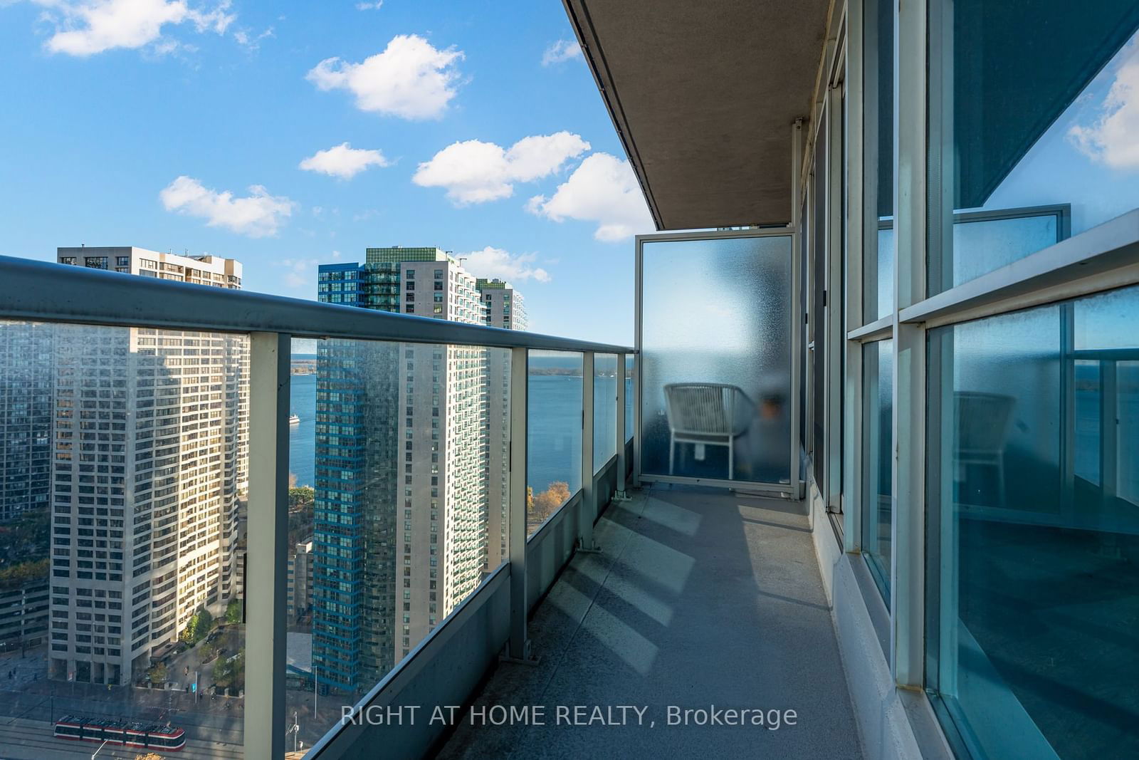 8 York St N, unit 3002 for rent