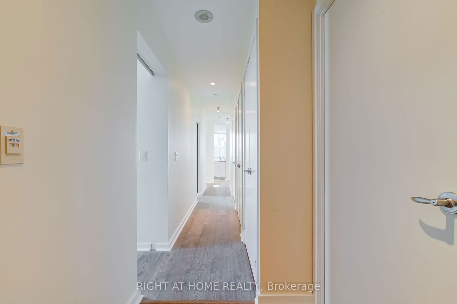 8 York St N, unit 3002 for rent