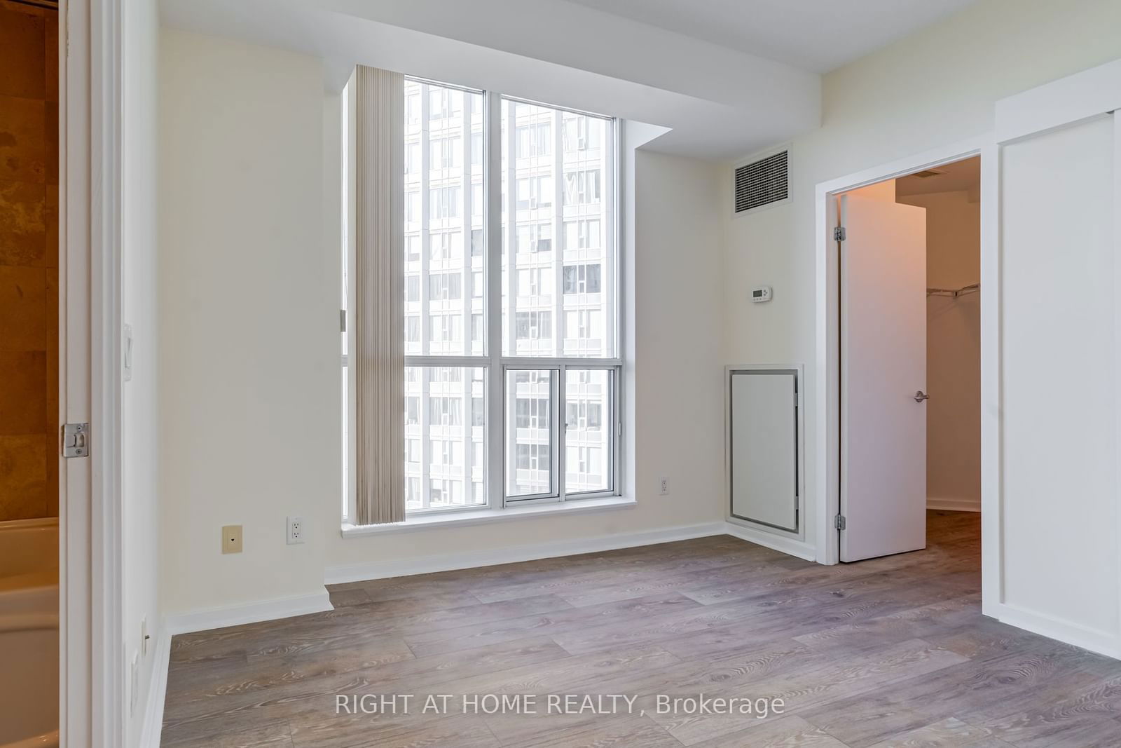 8 York St N, unit 3002 for rent