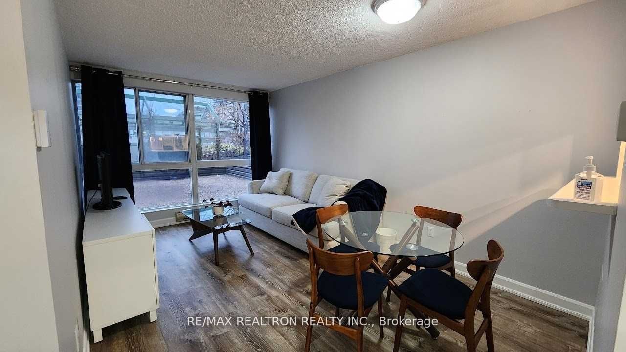 7 Broadway Ave, unit 211 for rent