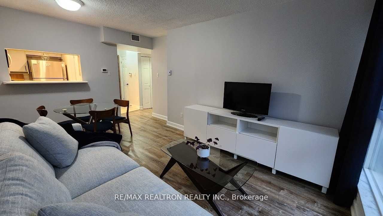 7 Broadway Ave, unit 211 for rent