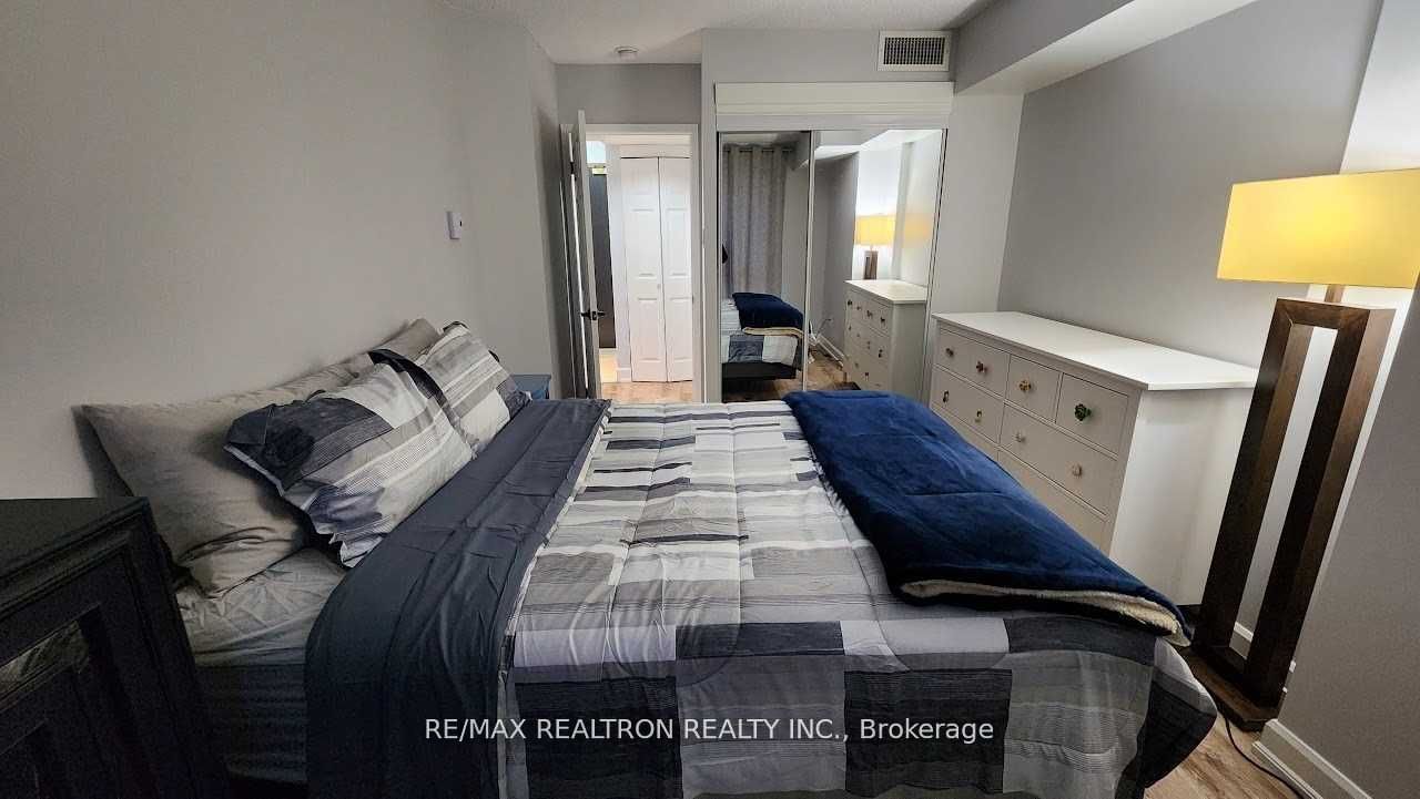 7 Broadway Ave, unit 211 for rent