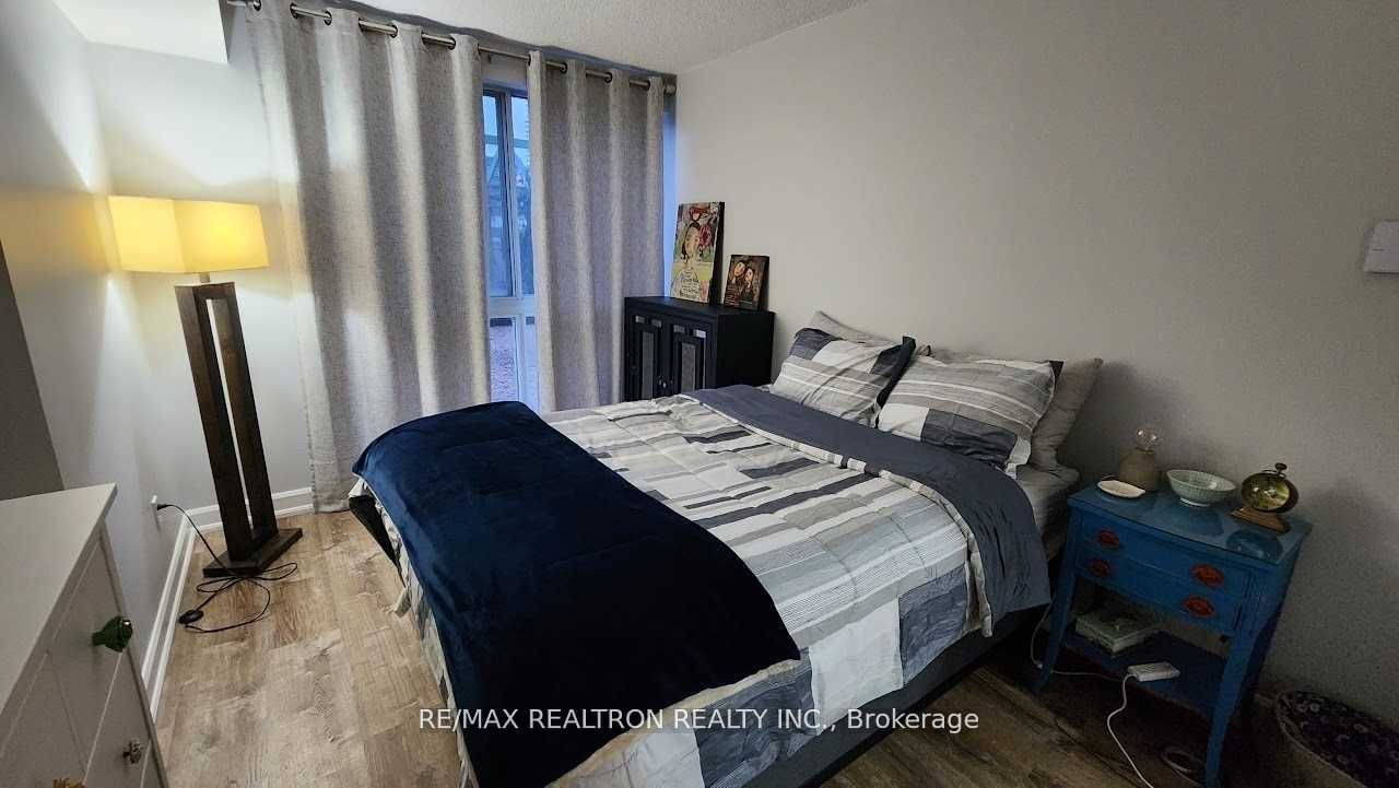 7 Broadway Ave, unit 211 for rent