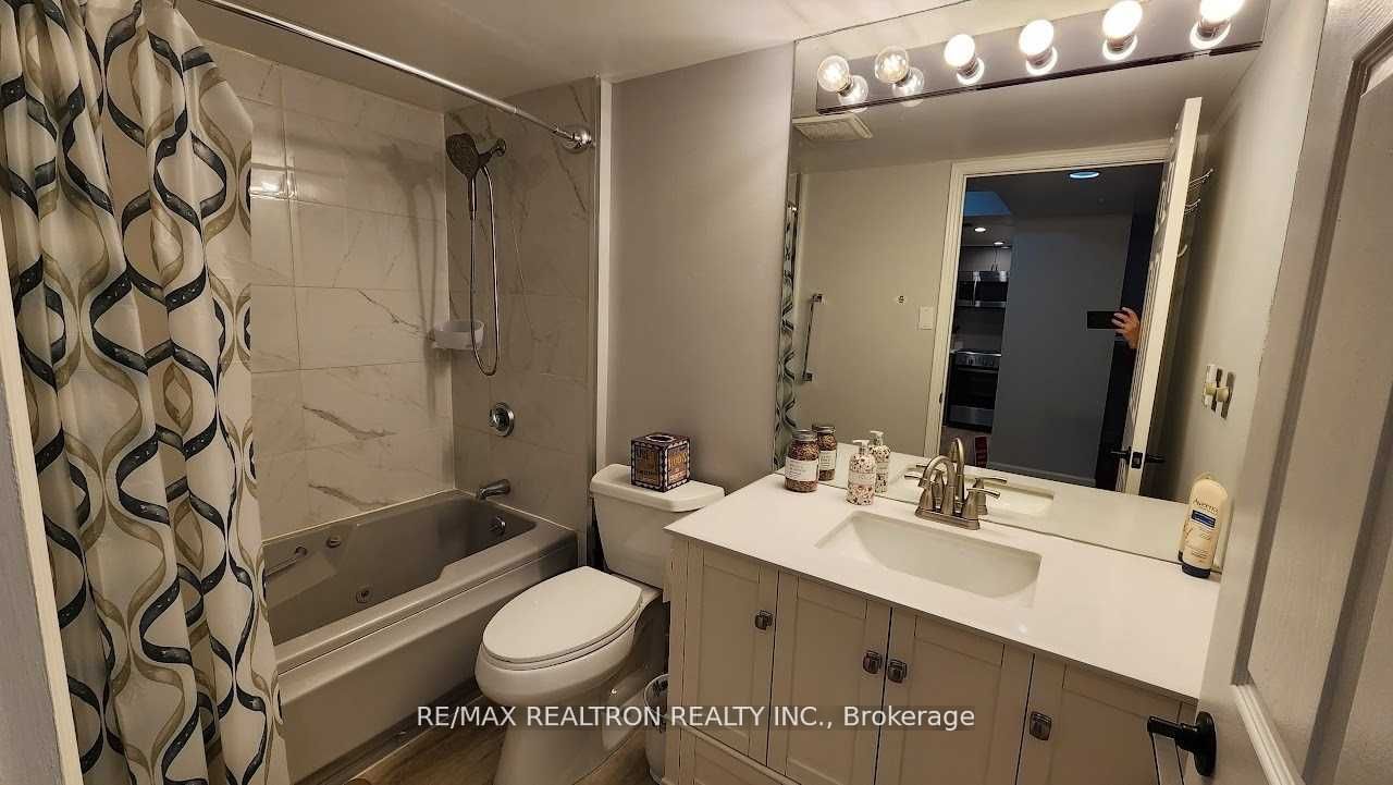 7 Broadway Ave, unit 211 for rent