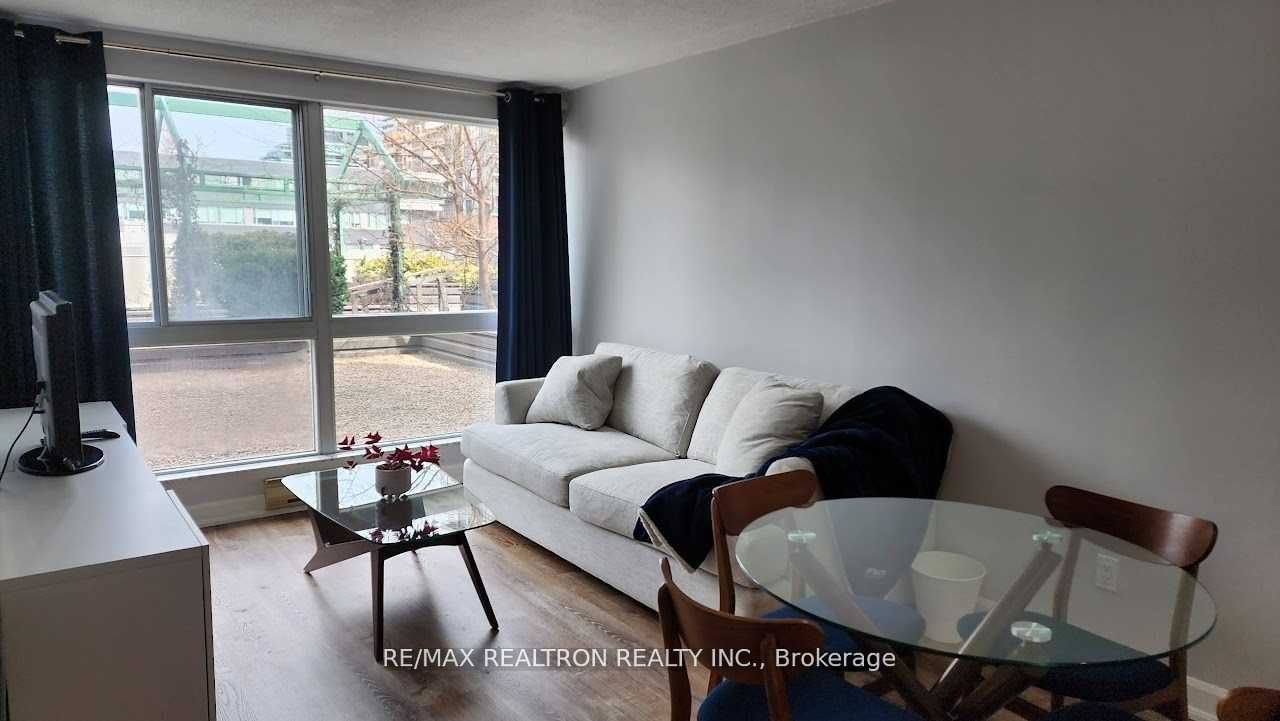 7 Broadway Ave, unit 211 for rent