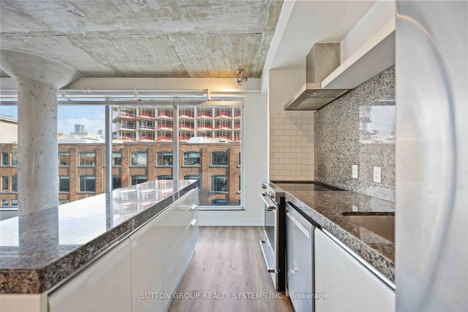 75 Portland St, unit 606 for rent