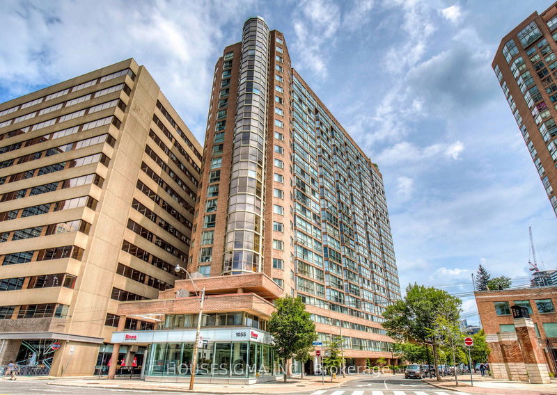 1055 Bay St, unit 1708 for rent