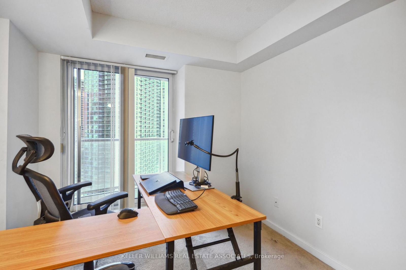 8 York St, unit 1706 for rent