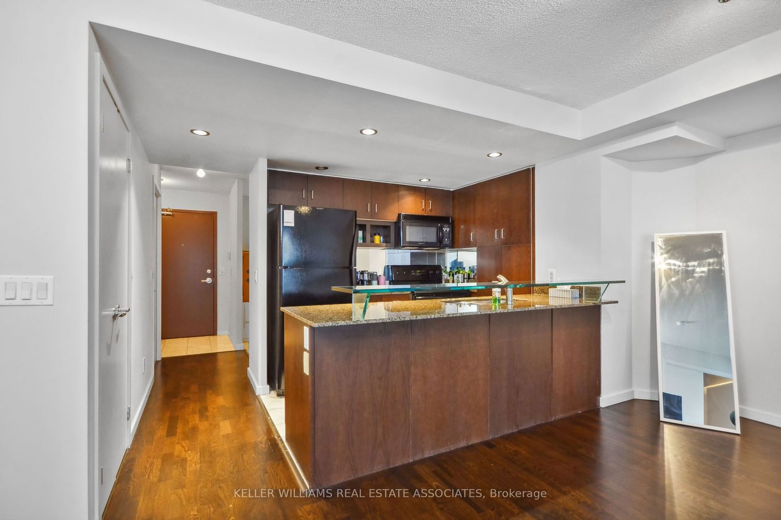 8 York St, unit 1706 for rent