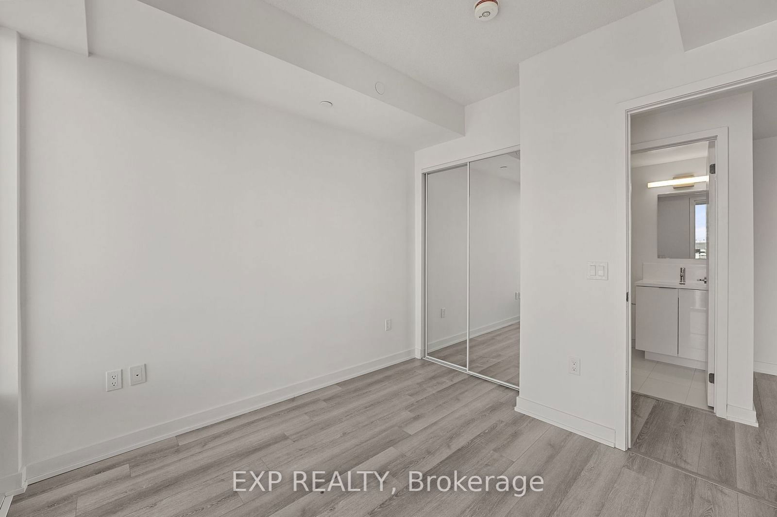 238 Simcoe St N, unit 2902 for rent