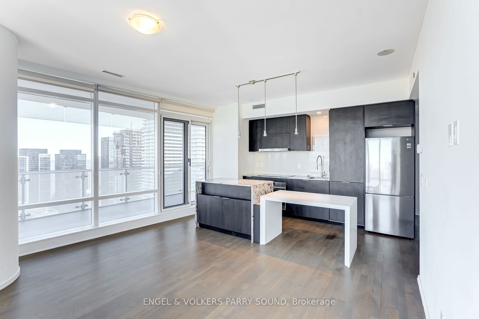 1 Bloor St E, unit 3701 for rent