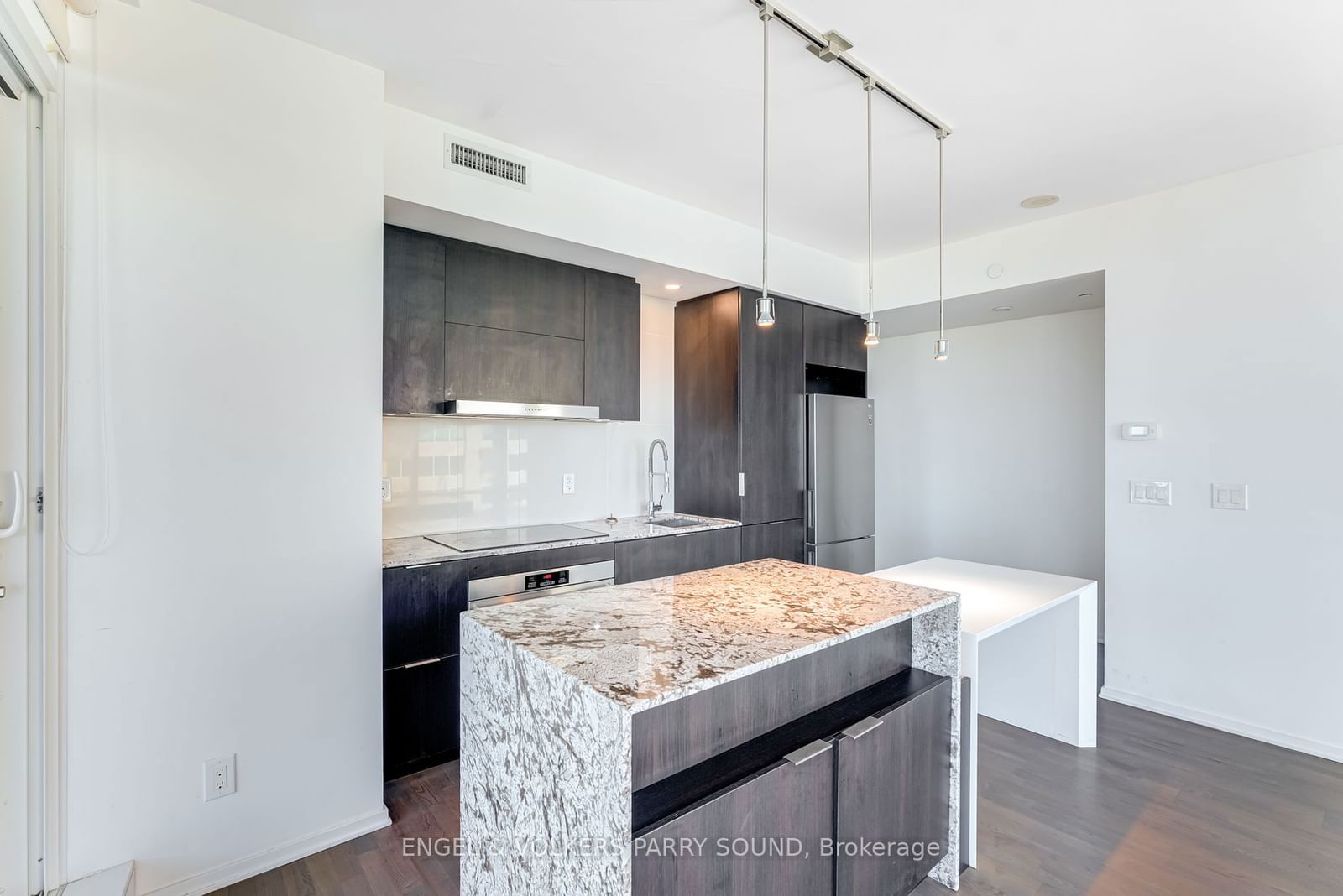 1 Bloor St E, unit 3701 for rent