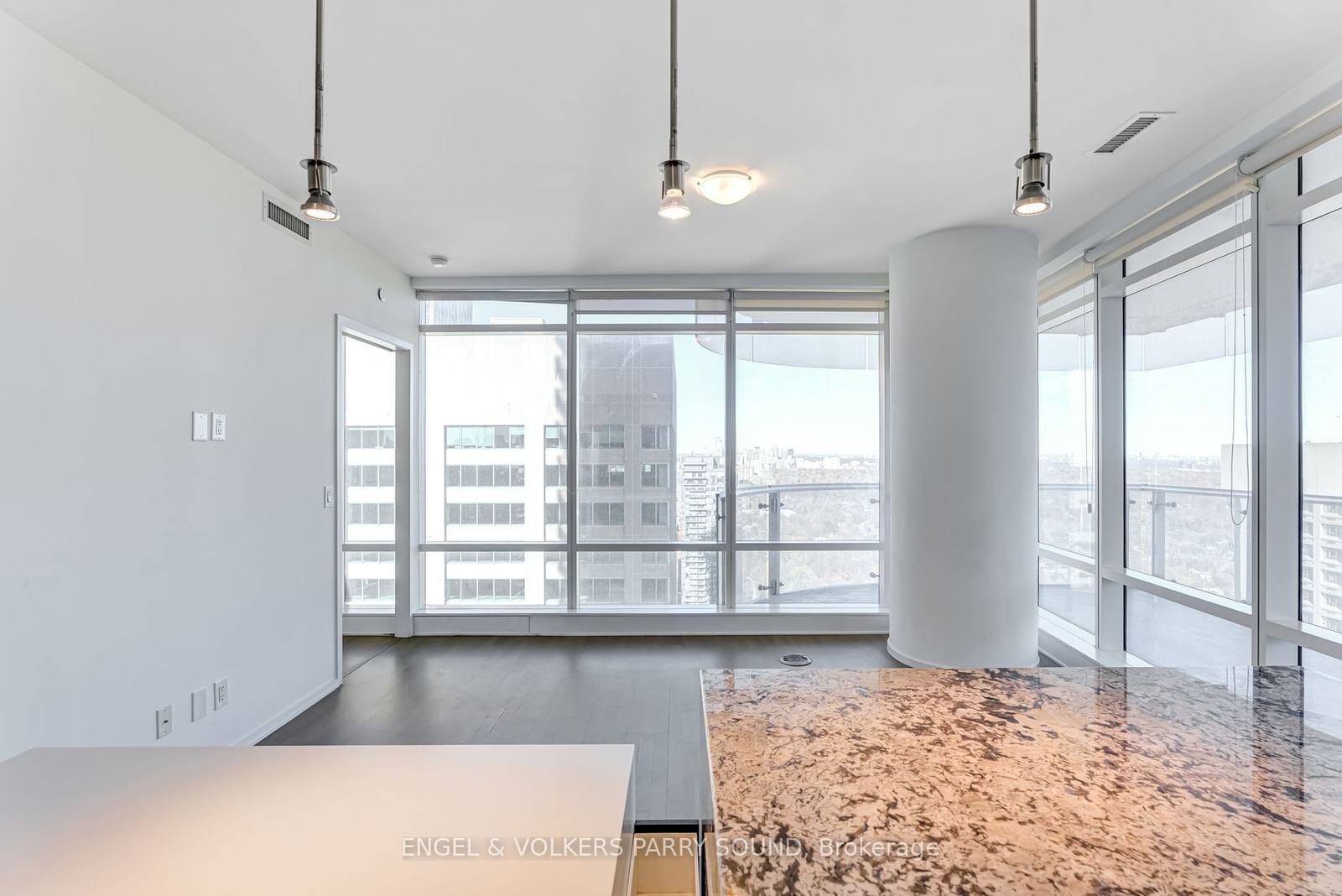 1 Bloor St E, unit 3701 for rent