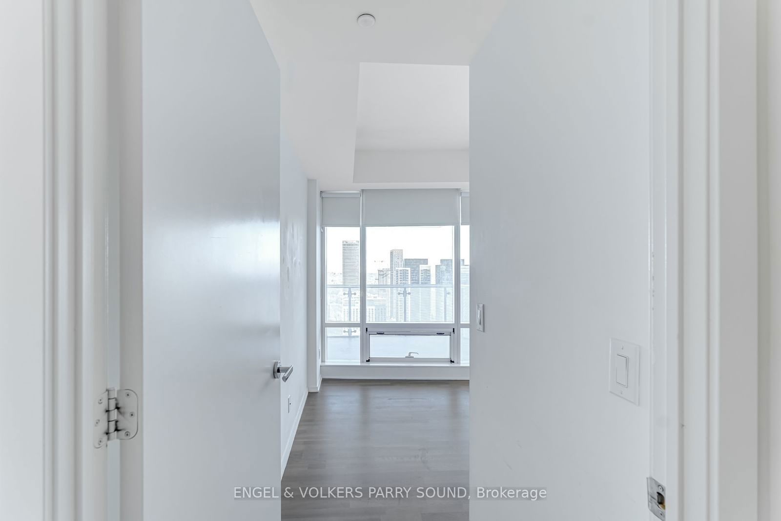 1 Bloor St E, unit 3701 for rent