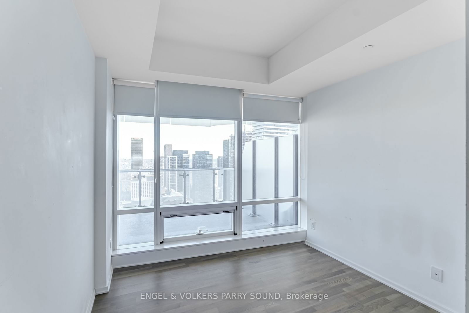 1 Bloor St E, unit 3701 for rent