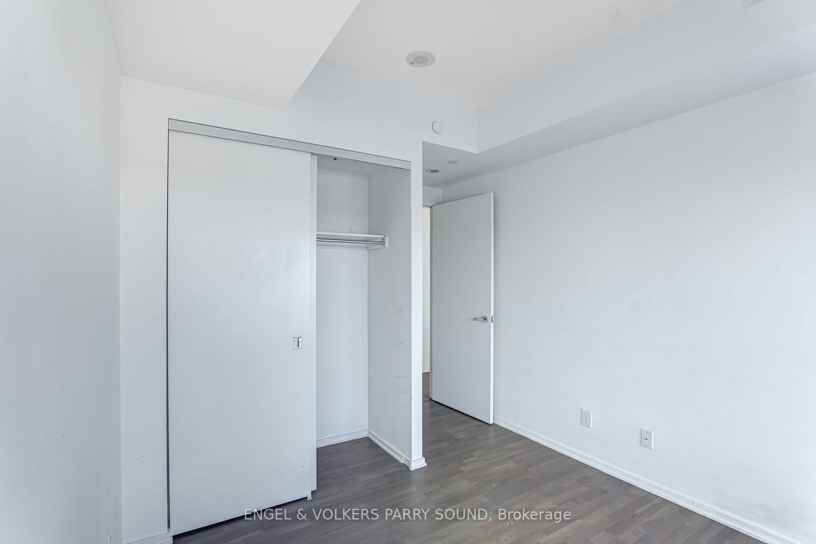 1 Bloor St E, unit 3701 for rent