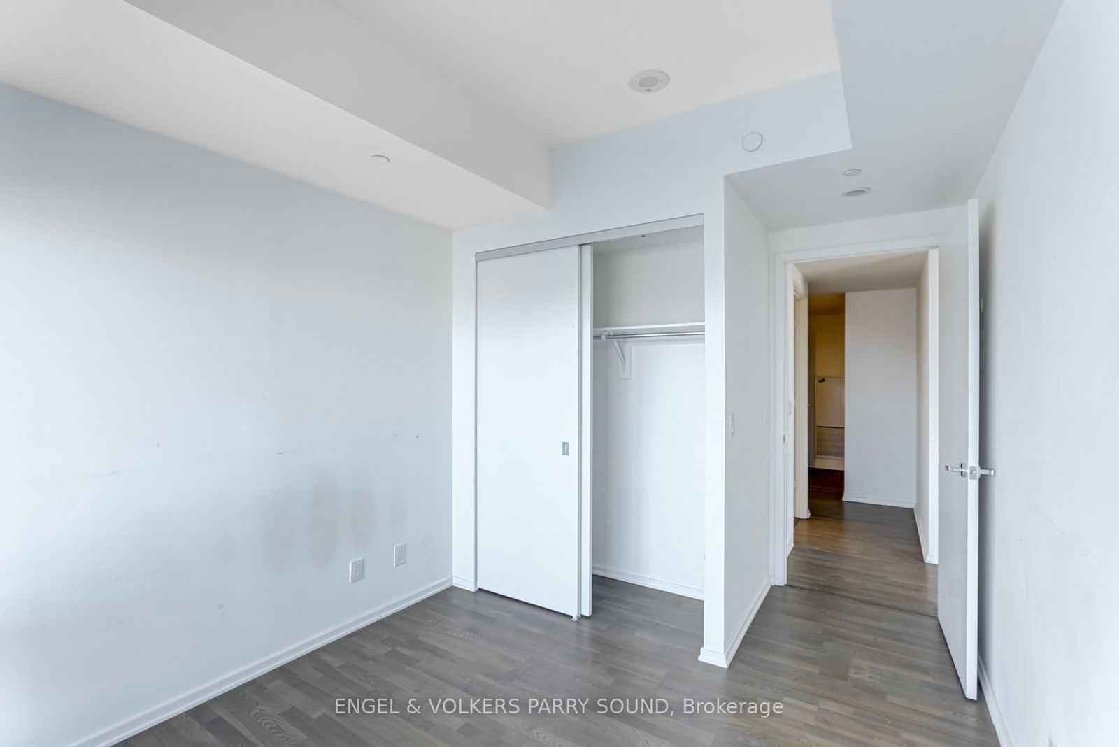 1 Bloor St E, unit 3701 for rent