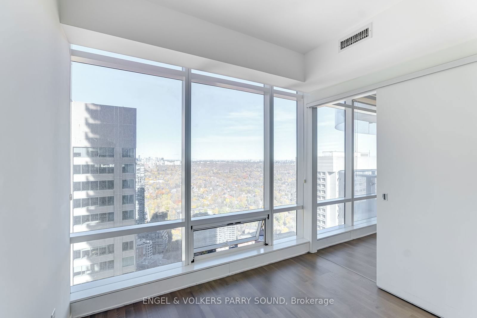 1 Bloor St E, unit 3701 for rent