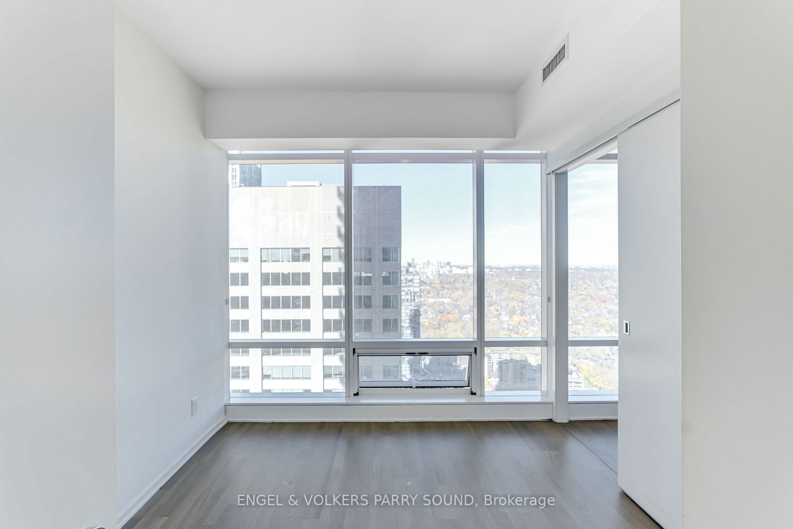 1 Bloor St E, unit 3701 for rent