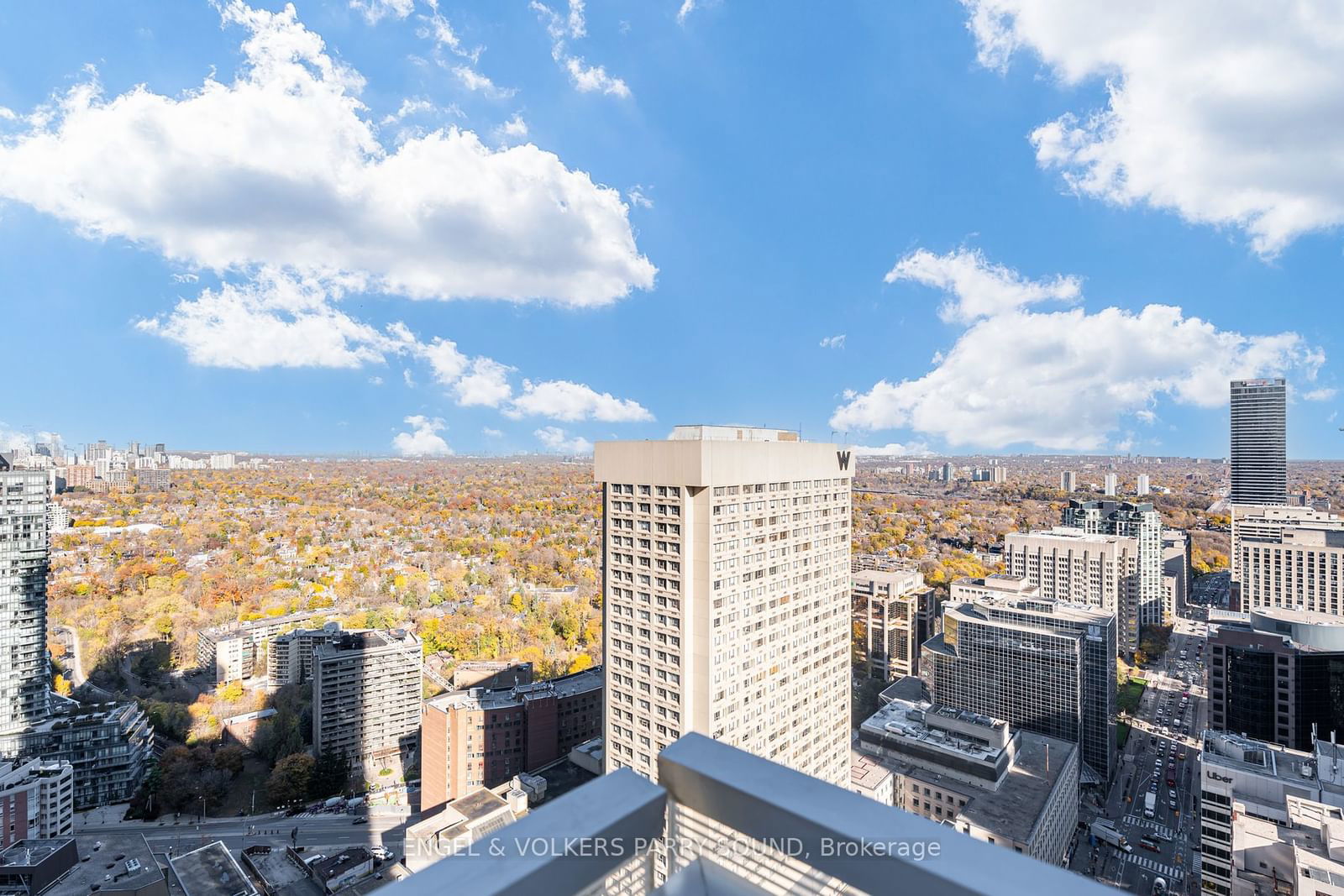 1 Bloor St E, unit 3701 for rent