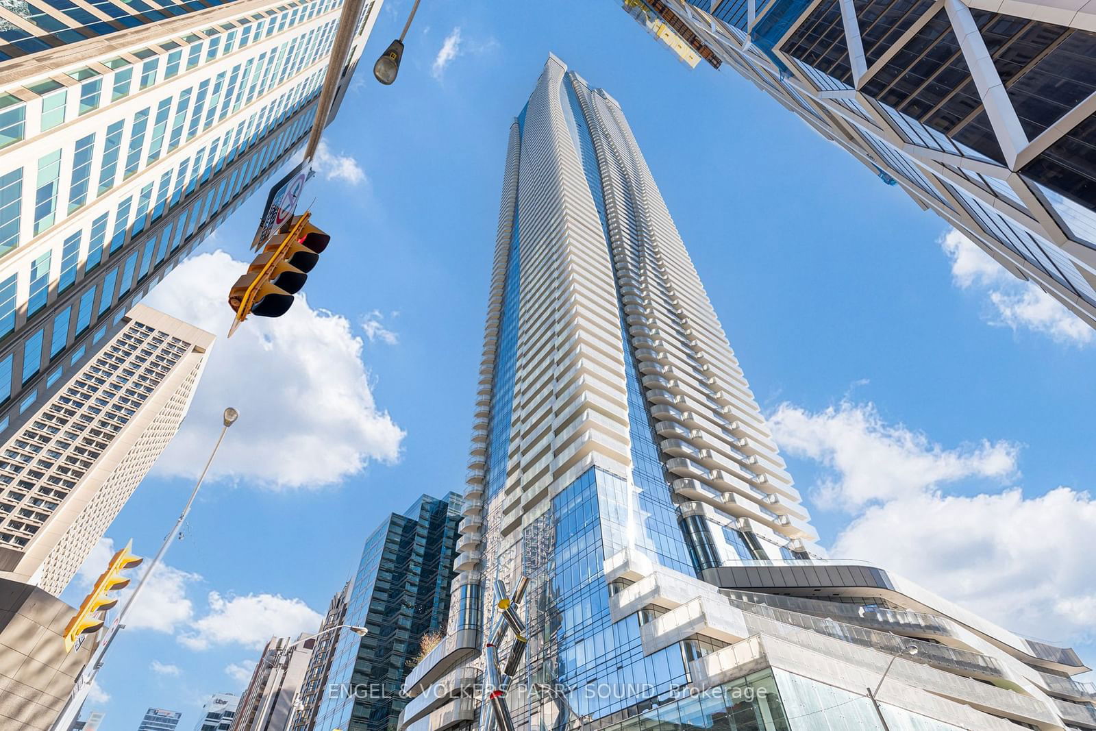 1 Bloor St E, unit 3701 for rent