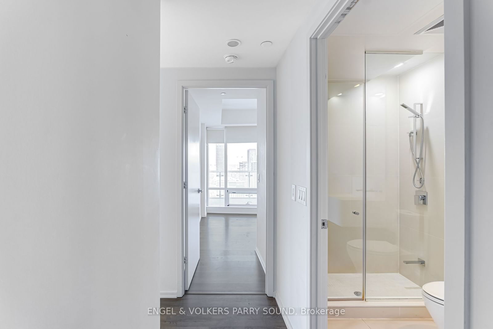 1 Bloor St E, unit 3701 for rent