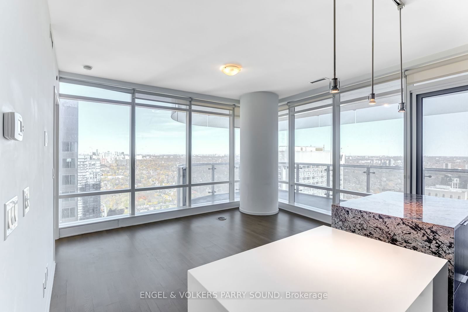 1 Bloor St E, unit 3701 for rent