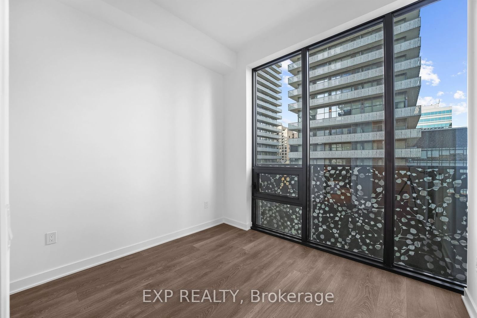 55 Charles St E, unit 1012 for rent